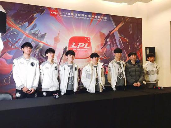 用一记撤步 用一记撤步